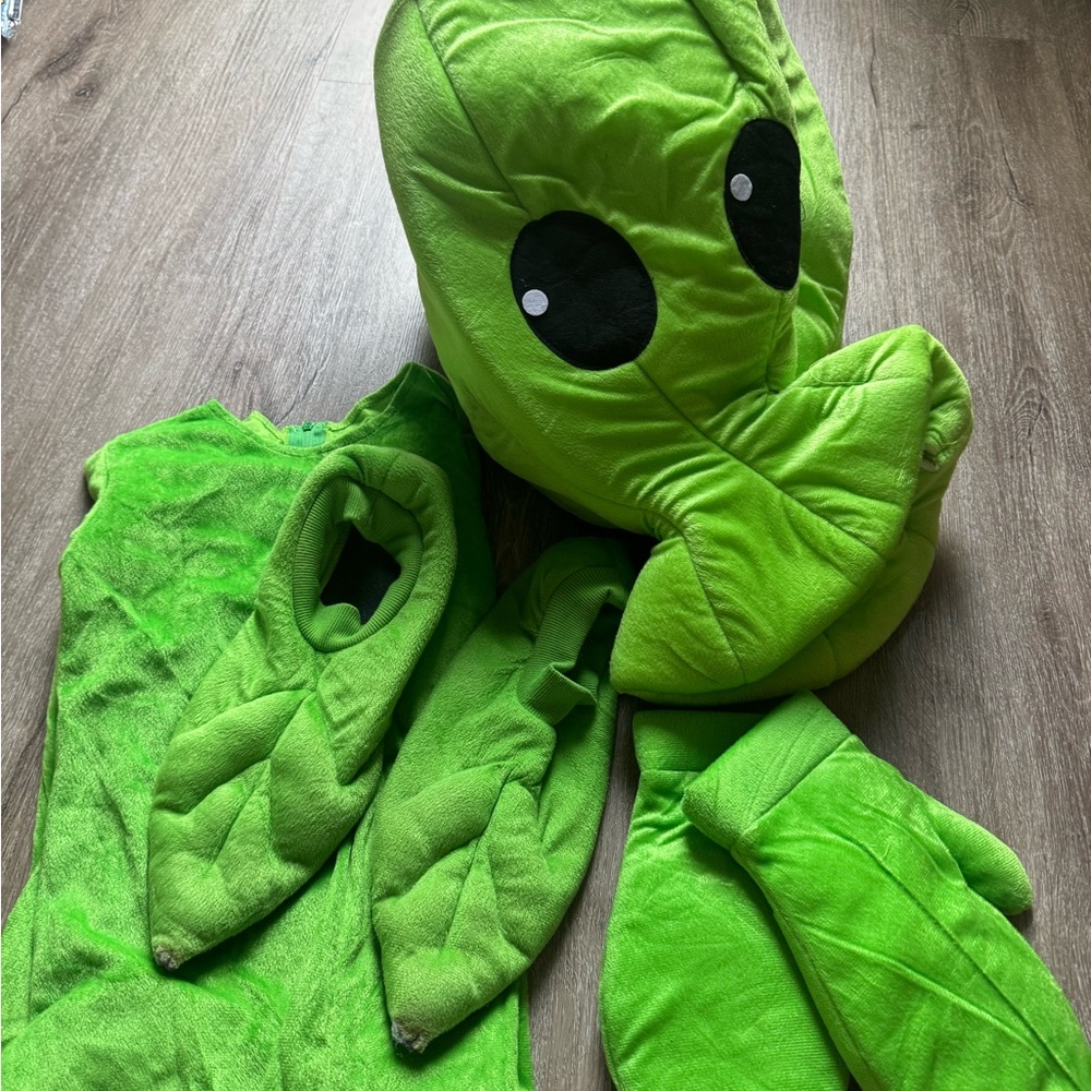 Pea Shooter Costume from planets vs Zombies